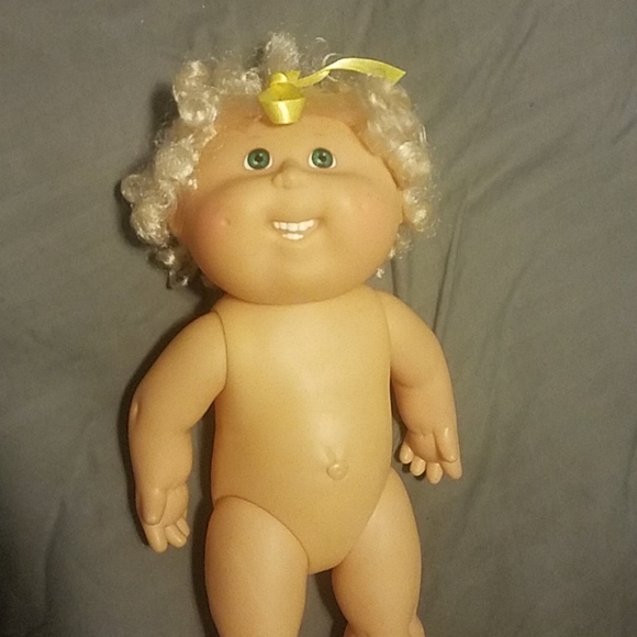 Cabbage Patch doll - Picture 3 of 6